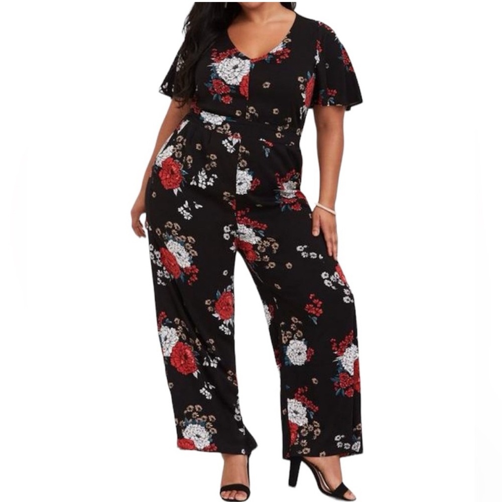 Torrid black floral fluttersilk, wide leg challis jumpsuit size 3 (NWOT)